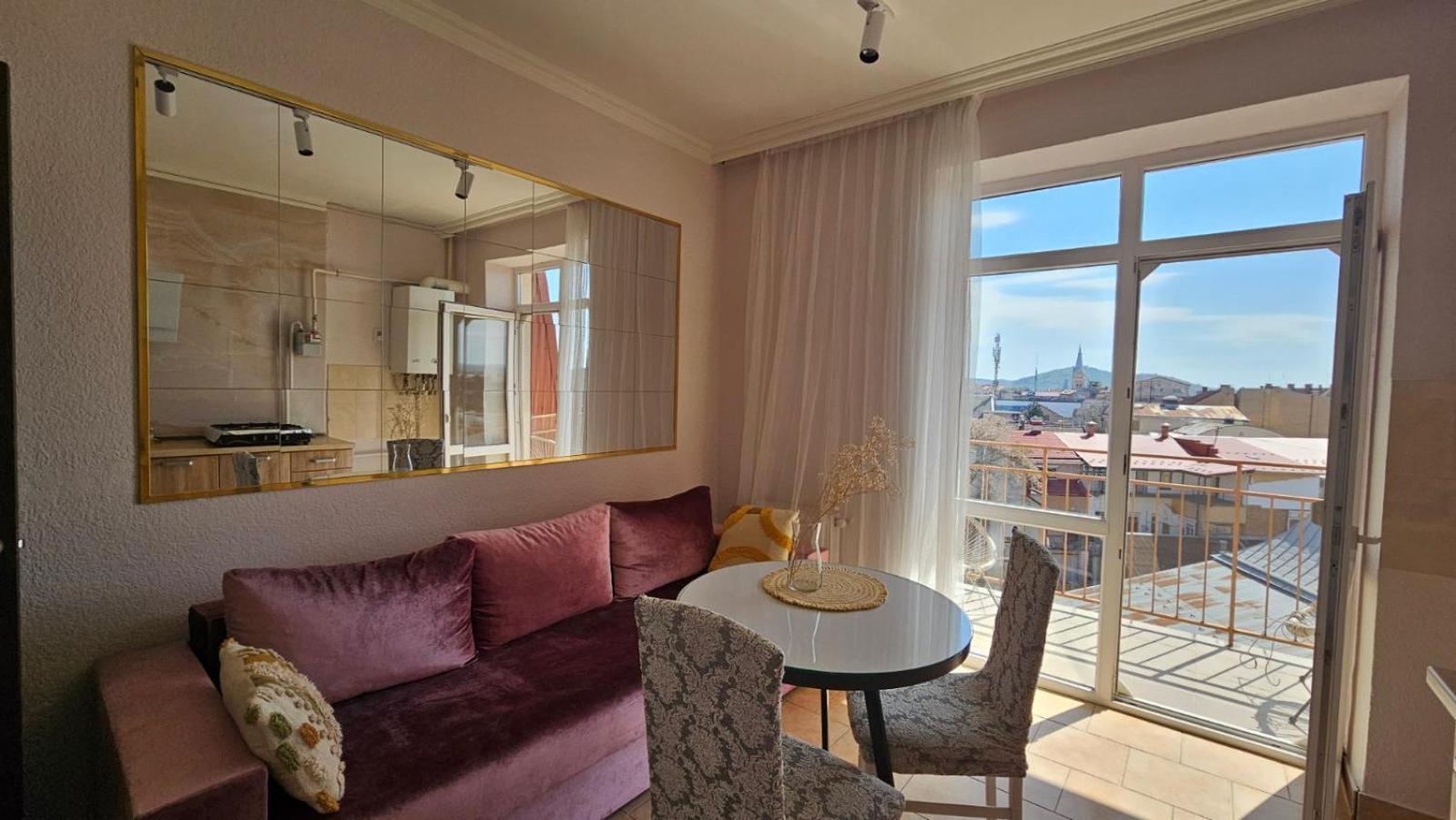 Soft Pink Apartment Мукачево Экстерьер фото