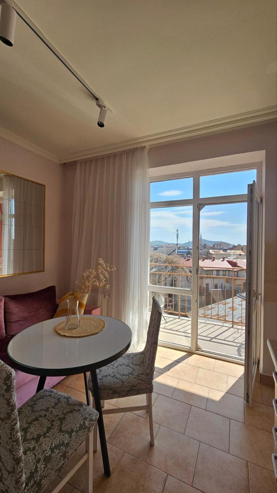Soft Pink Apartment Мукачево Экстерьер фото